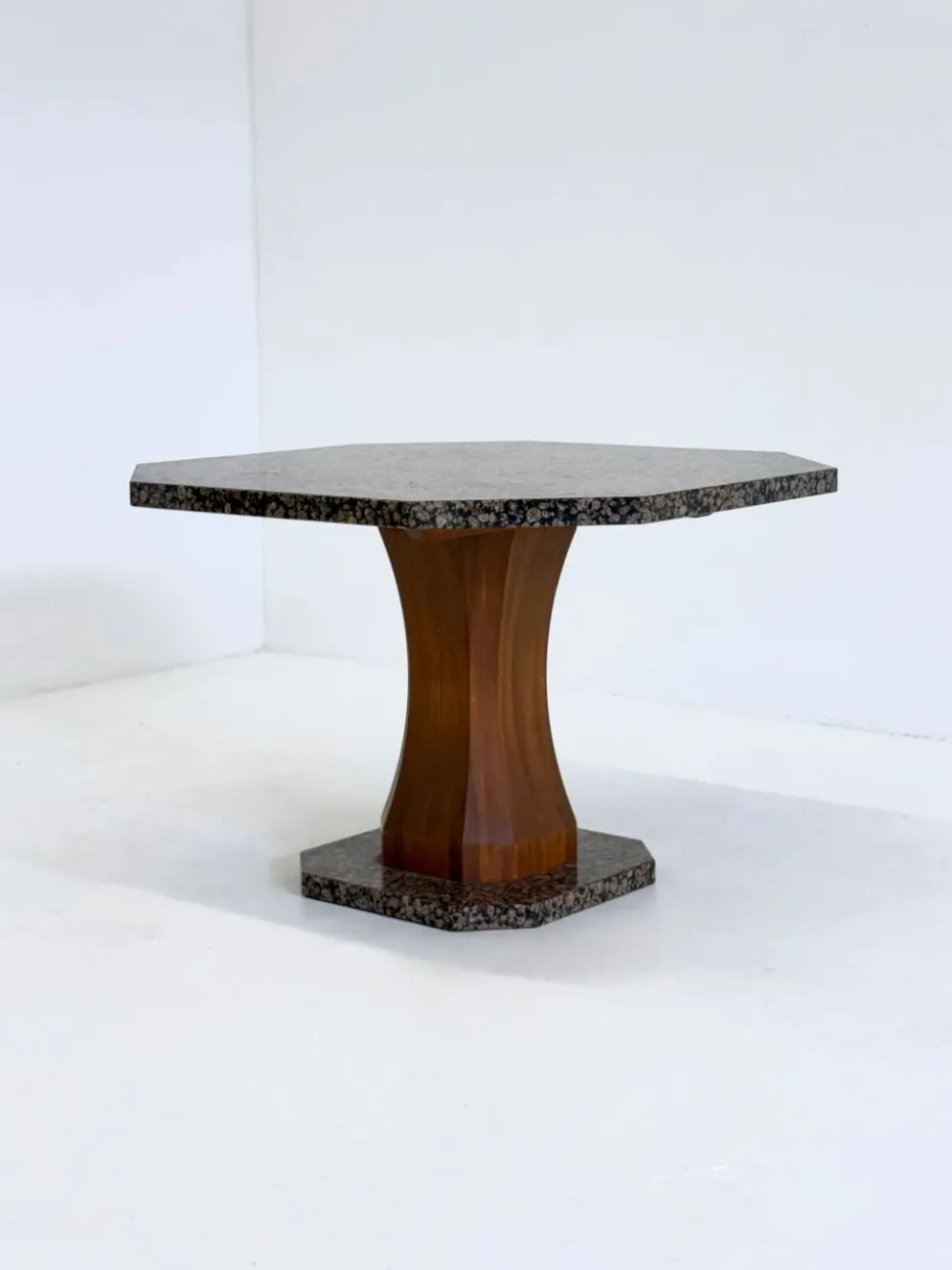 Table à manger Art Déco avec plateau en granit octogonal