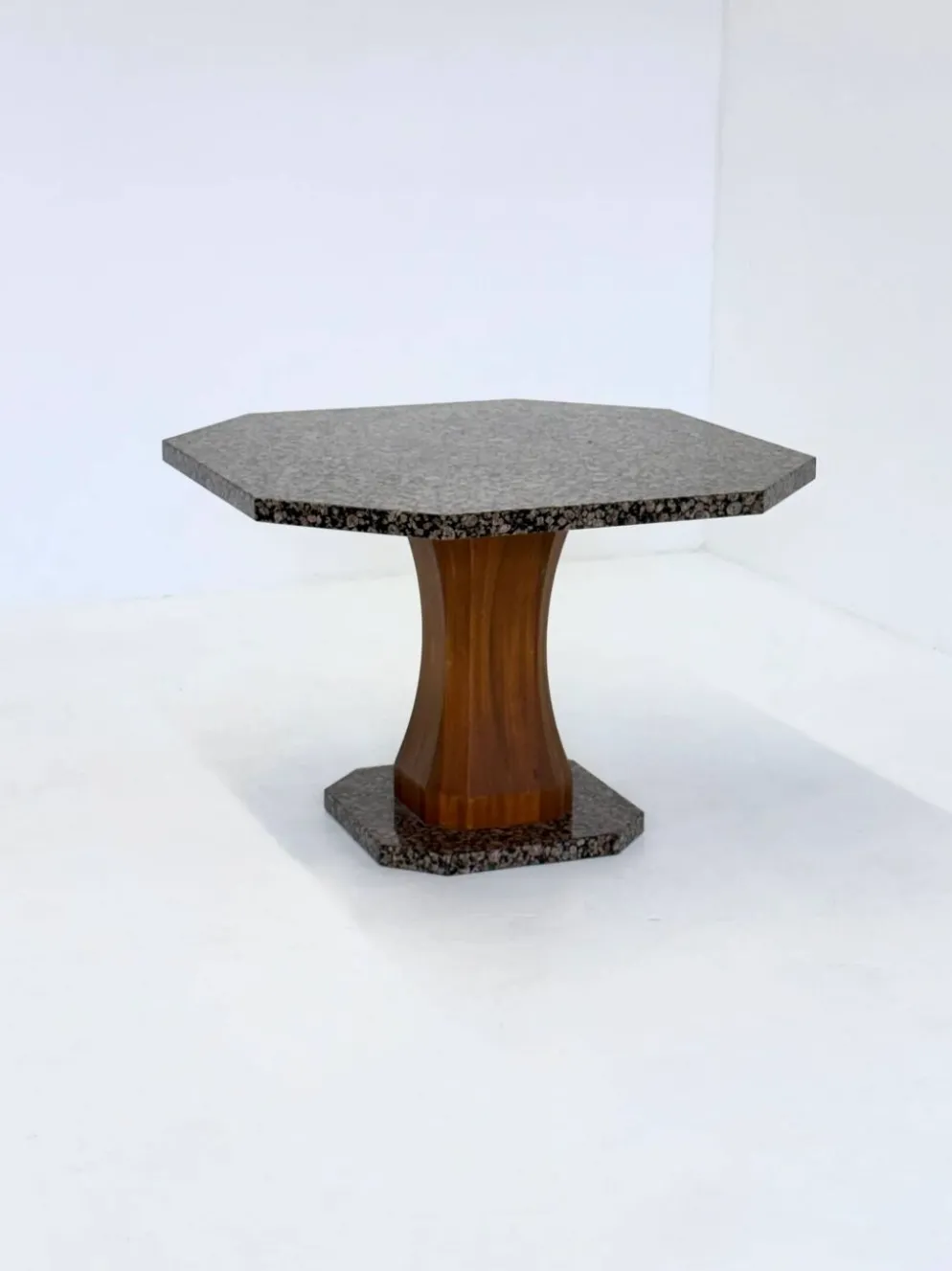 Table à manger Art Déco avec plateau en granit octogonal