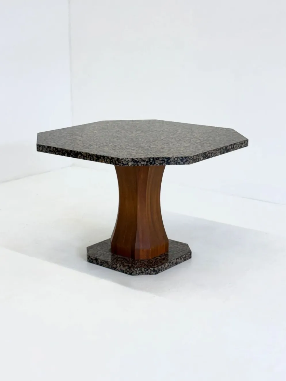 Table à manger Art Déco avec plateau en granit octogonal