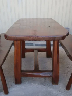 Table à manger + 2 bancs brutalistes en orme vintage années 50