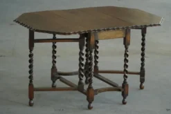 Table à manger baroque ancienne en chêne, à pieds repliables et à abattants, avec pieds en spirale « barley twist », années 1920