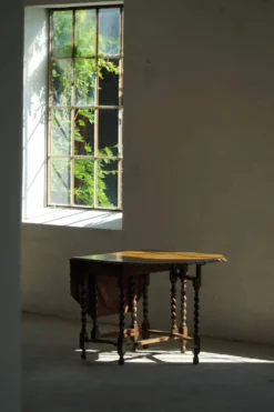 Table à manger baroque ancienne en chêne, à pieds repliables et à abattants, avec pieds en spirale « barley twist », années 1920