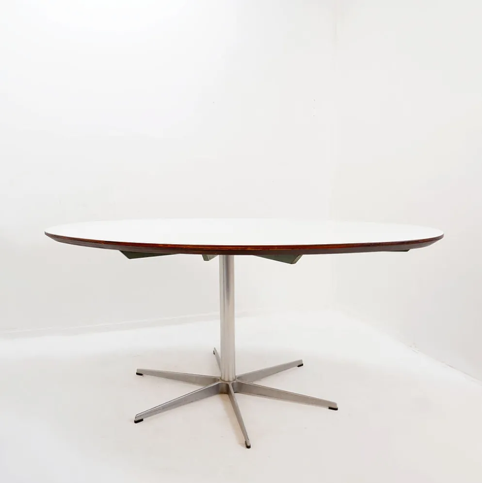 Table à manger à base étoile à 6 branches par Arne Jacobsen pour Fritz Hansen, années 1970