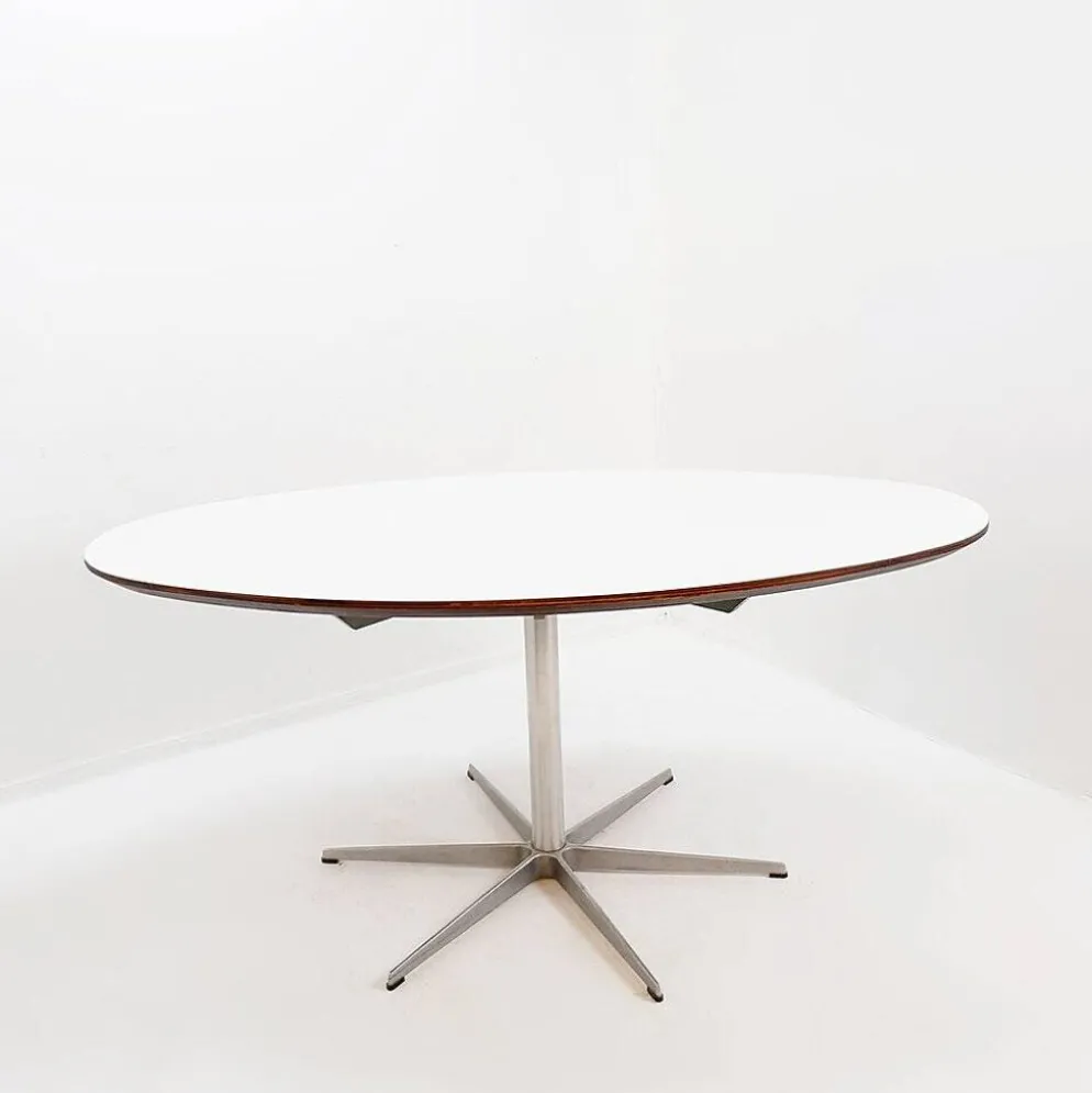 Table à manger à base étoile à 6 branches par Arne Jacobsen pour Fritz Hansen, années 1970