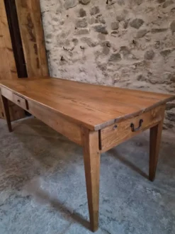 Table à manger de ferme française ancienne du XVIIIe siècle en chêne et châtaignier