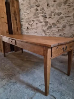Table à manger de ferme française ancienne du XVIIIe siècle en chêne et châtaignier