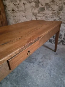 Table à manger de ferme française ancienne du XVIIIe siècle en chêne et châtaignier