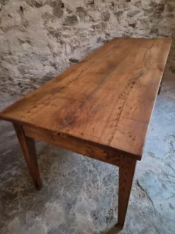 Table à manger de ferme française ancienne du XVIIIe siècle en chêne et châtaignier