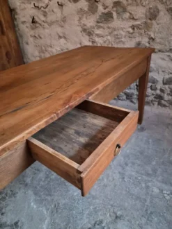 Table à manger de ferme française ancienne du XVIIIe siècle en chêne et châtaignier