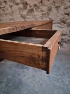 Table à manger de ferme française ancienne du XVIIIe siècle en chêne et châtaignier