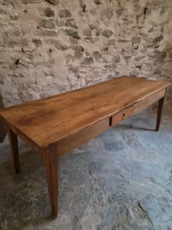 Table à manger de ferme française ancienne du XVIIIe siècle en chêne et châtaignier