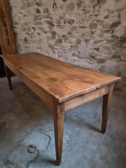 Table à manger de ferme française ancienne du XVIIIe siècle en chêne et châtaignier