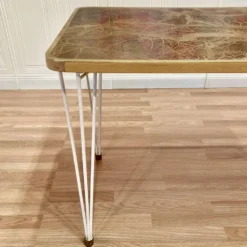 Table à manger design et estampille scandinave "1950".