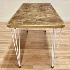 Table à manger design et estampille scandinave 
