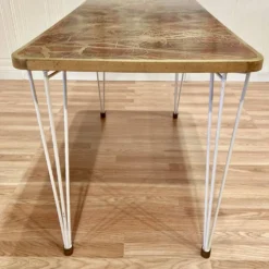Table à manger design et estampille scandinave 
