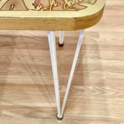 Table à manger design et estampille scandinave 