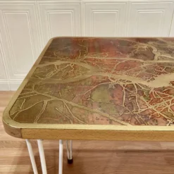 Table à manger design et estampille scandinave 