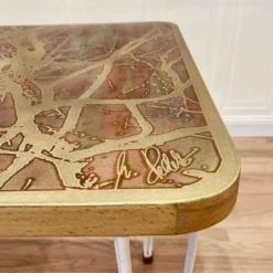 Table à manger design et estampille scandinave 