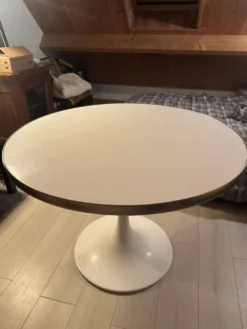 Table à manger design iconique Tulipe