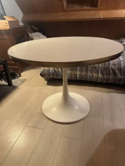 Table à manger design iconique Tulipe