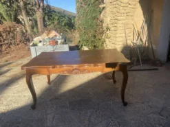 Table à manger de style Louis XV à rallonges à l'italienne – XXe siècle