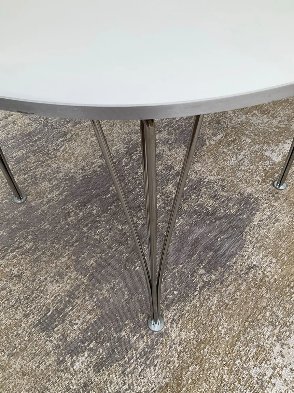 Table à manger « Ellipse »par Arne Jacobsen pour Fritz Hansen