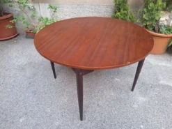 Table à manger en bois avec plateau rond, années 1950