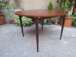 Table à manger en bois avec plateau rond, années 1950