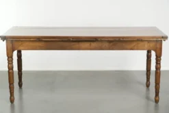 Table à manger en chêne ancien de la fin du XVIIIe siècle avec des rallonges.