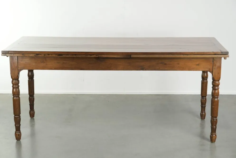 Table à manger en chêne ancien de la fin du XVIIIe siècle avec des rallonges.