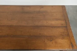 Table à manger en chêne ancien de la fin du XVIIIe siècle avec des rallonges.