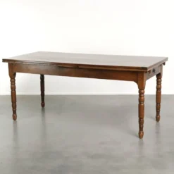 Table à manger en chêne ancien de la fin du XVIIIe siècle avec des rallonges.