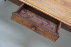 Table à manger en chêne de ferme rustique française du début du 20e siècle