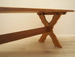 Table à manger en chêne massif par Henning Kjærnulf, Danemark, années 1960.