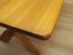 Table à manger en chêne massif par Henning Kjærnulf, Danemark, années 1960.