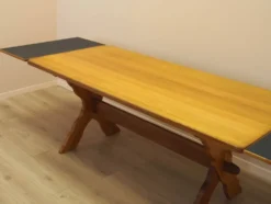 Table à manger en chêne massif par Henning Kjærnulf, Danemark, années 1960.