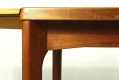 Table à manger en teck par Henning Kjaernulf, Danemark, années 1960.