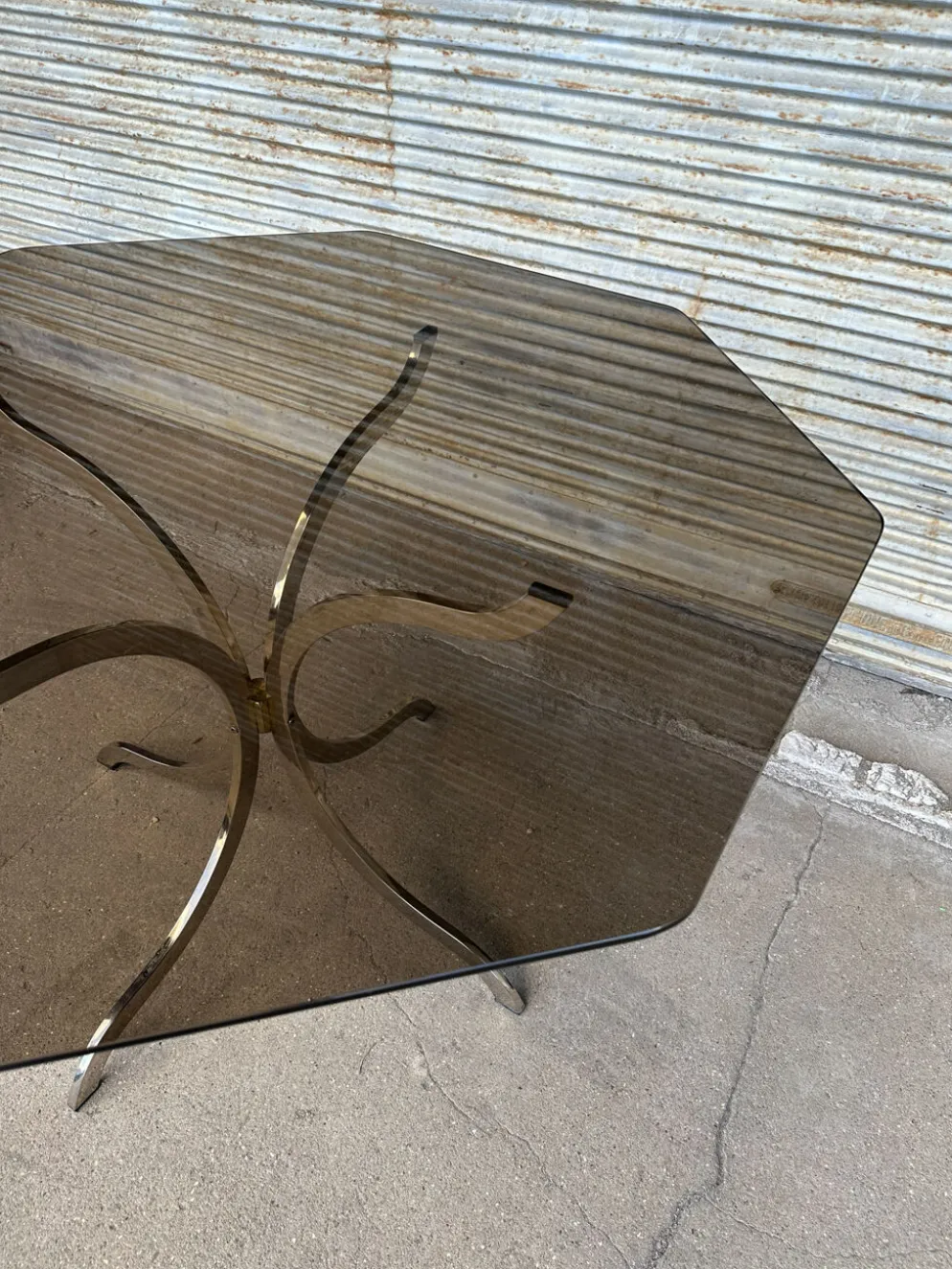 Table à manger en verre fumé et chrome, années 1970
