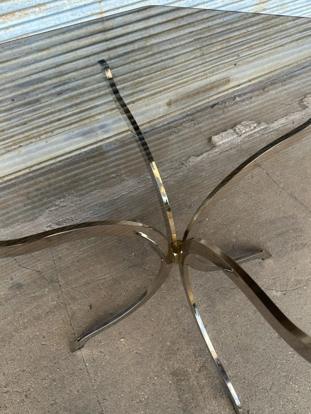 Table à manger en verre fumé et chrome, années 1970