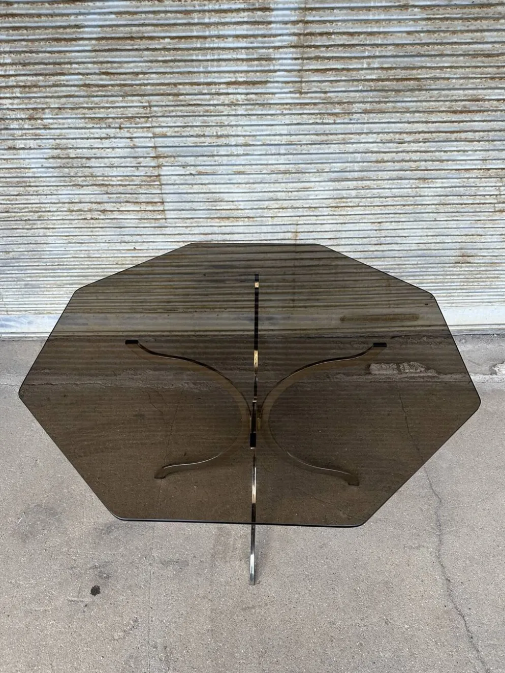 Table à manger en verre fumé et chrome, années 1970