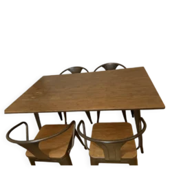 Table à manger et 4 chaises