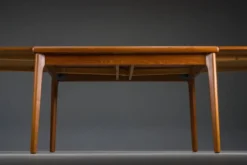 Table à manger extensible danoise en teck par Henning Kjærnulf pour Vejle Møbelfabrik, années 1960