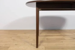 Table à manger extensible de milieu de siècle par Ole Wanscher pour l'usine de meubles Poul Jeppesens, Danemark, années 1960.