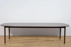 Table à manger extensible de milieu de siècle par Ole Wanscher pour l'usine de meubles Poul Jeppesens, Danemark, années 1960.
