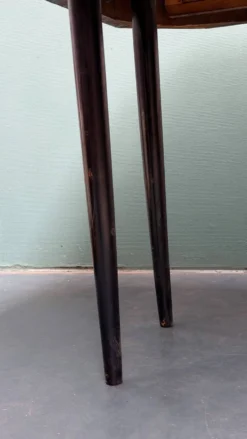 Table à manger extensible de style Art déco en bois avec finition laquée no