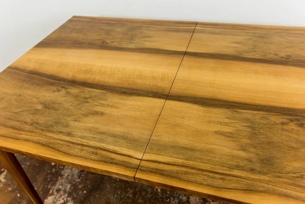 Table à manger extensible de style mid-century en noyer, années 1960