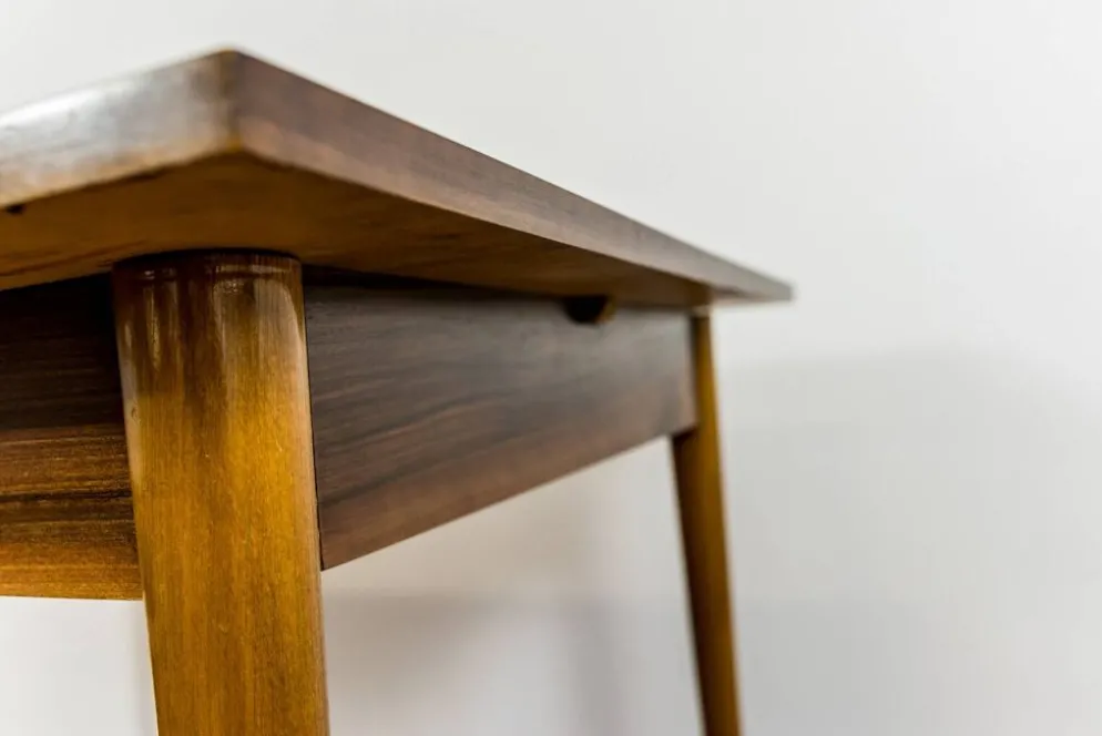 Table à manger extensible de style mid-century en noyer, années 1960
