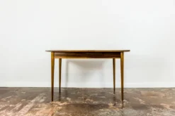 Table à manger extensible de style mid-century en noyer, années 1960