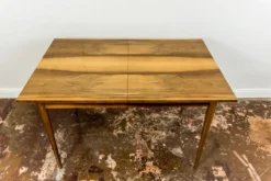 Table à manger extensible de style mid-century en noyer, années 1960