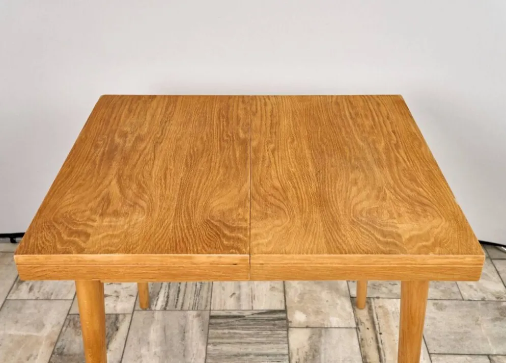 Table à manger extensible en chêne par Jitona, années 1960, Tchécoslovaquie